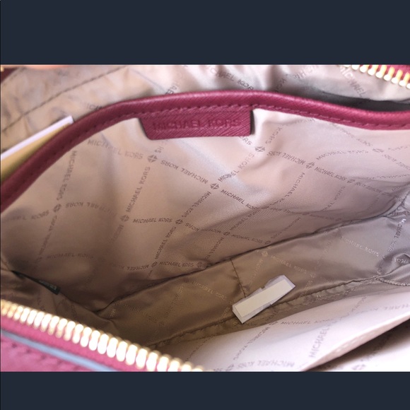 ‼️SALE‼️ 👜💕NWT Michael Kors Crossbody - Picture 2 of 4